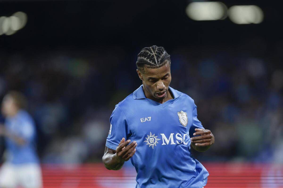 Napoli, lesione muscolare per Neres: gli azzurri perdono il brasiliano fino alla sosta - 
