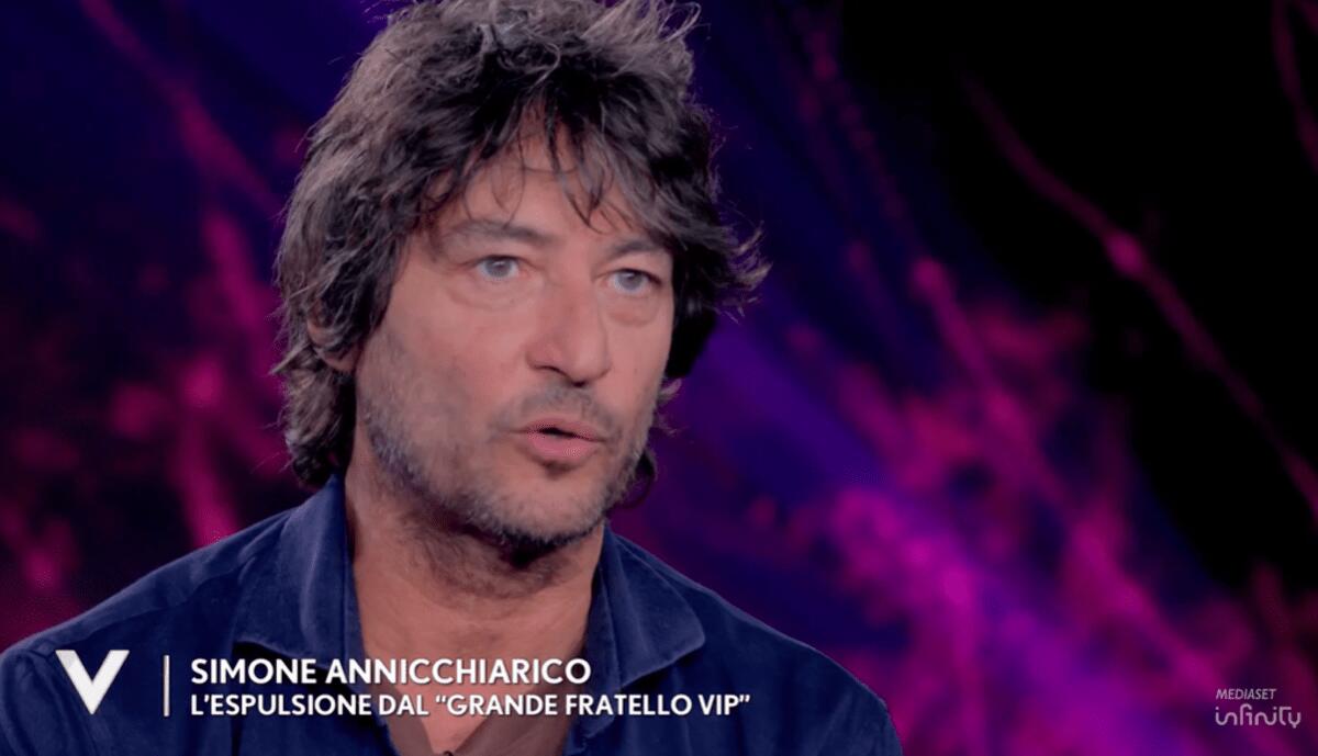 Simone Annicchiarico a Verissimo, la squalifica dal Gf Vip e il ricordo del papà Walter Chiari - 