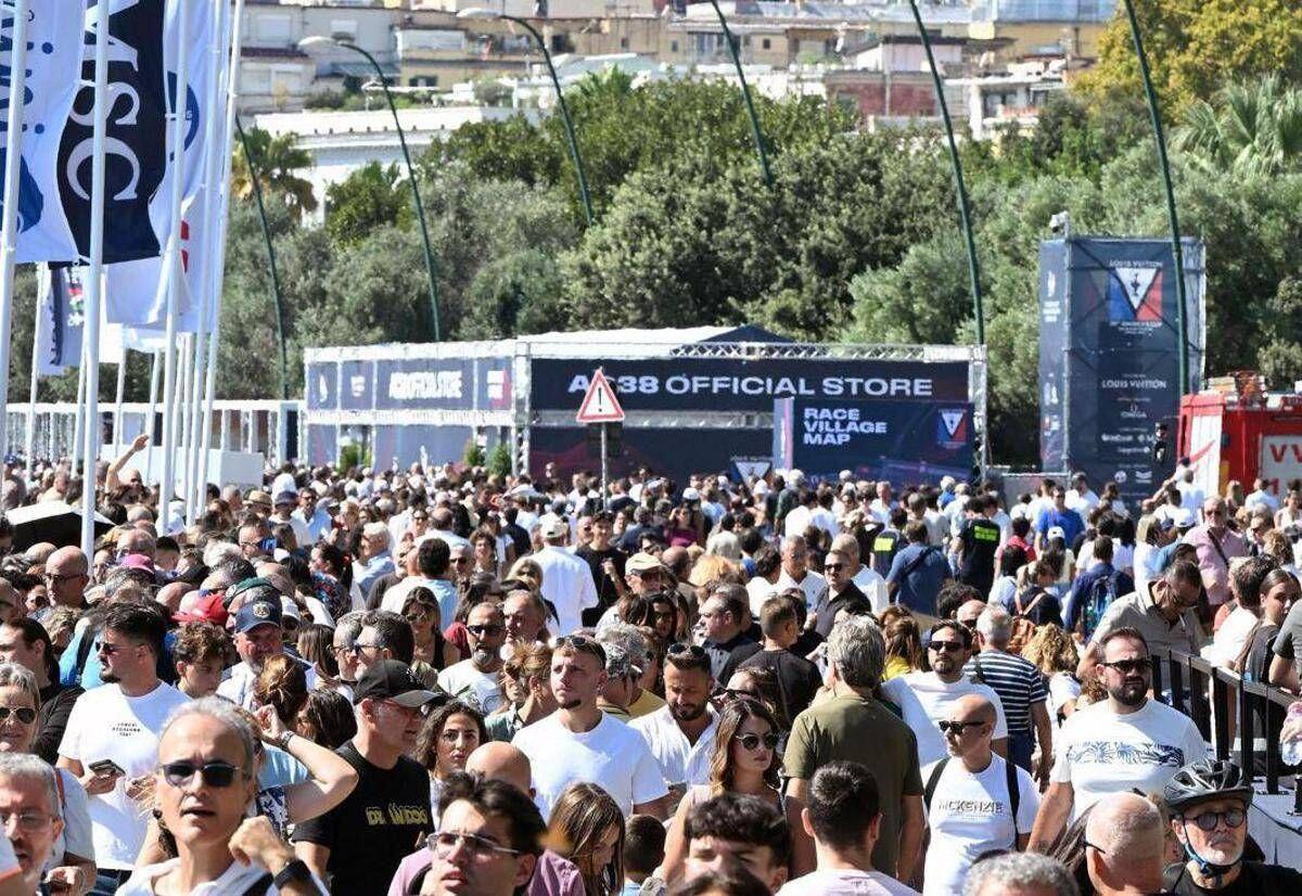 America’s Cup: Napoli guarda al 2027, 252mila visitatori per la regata preliminare, 7,5 volte Barcellona - 