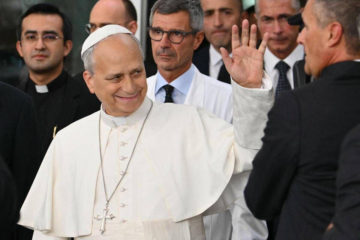 Papa Leone dimesso dal Gemelli, domenica l'Angelus a San Pietro. Il chirurgo: "Può viaggiare" - 