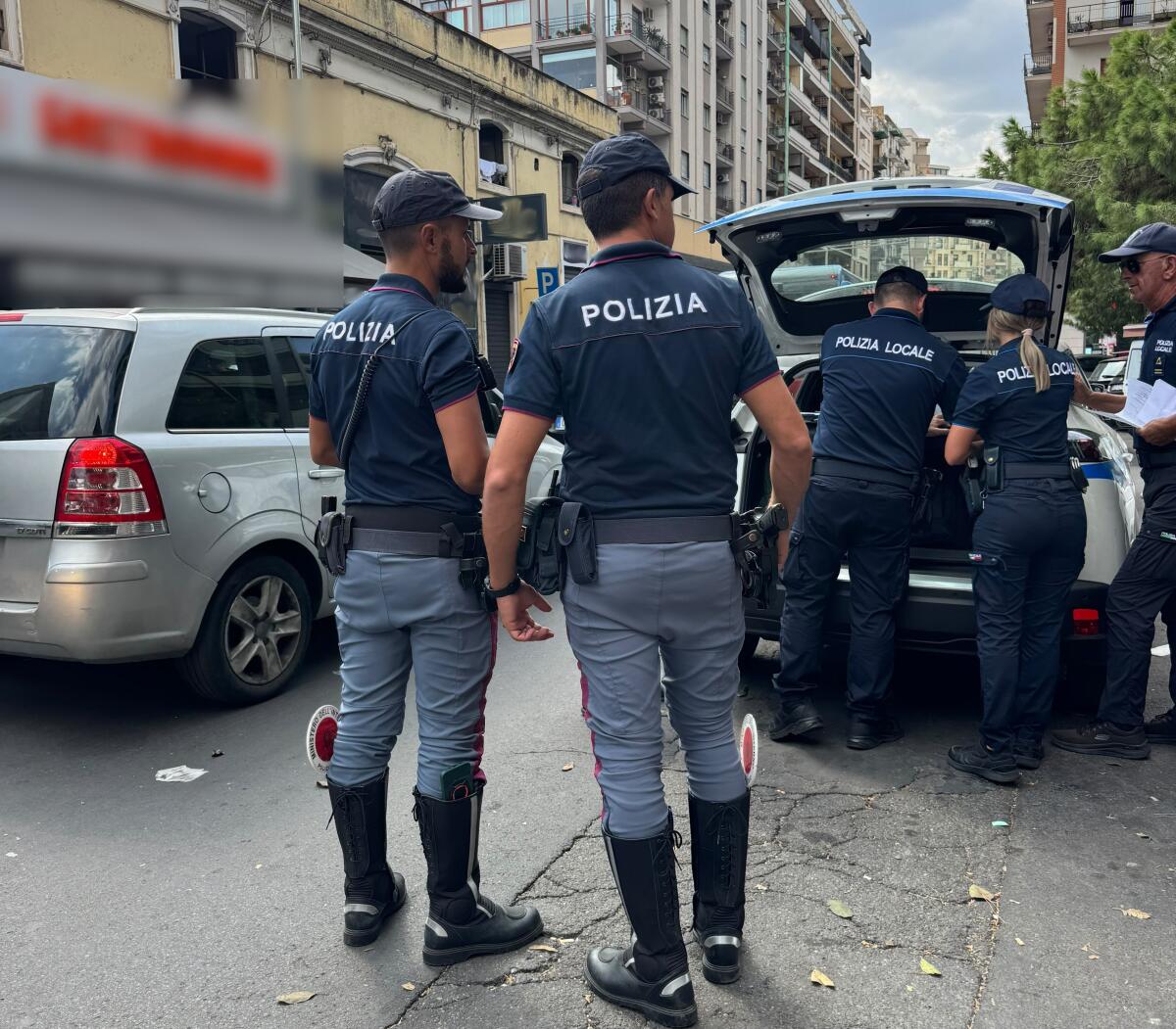 Picanello: controlli straordinari, tre denunciati per furto di energia e un 51enne per droga e munizioni - 