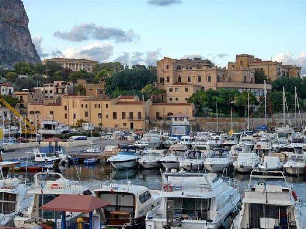 Ordinanza 1758: limitazioni al traffico in piazza Acquasanta per il "Concerto all'Alba" il 3-4 ottobre - 