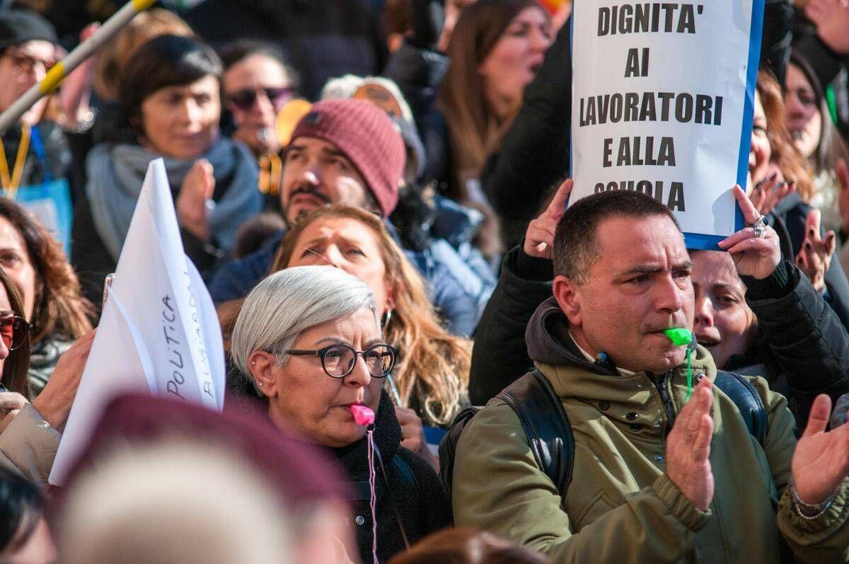 Scuola, sciopero nazionale venerdì 16 ottobre: docenti e dirigenti in piazza - 