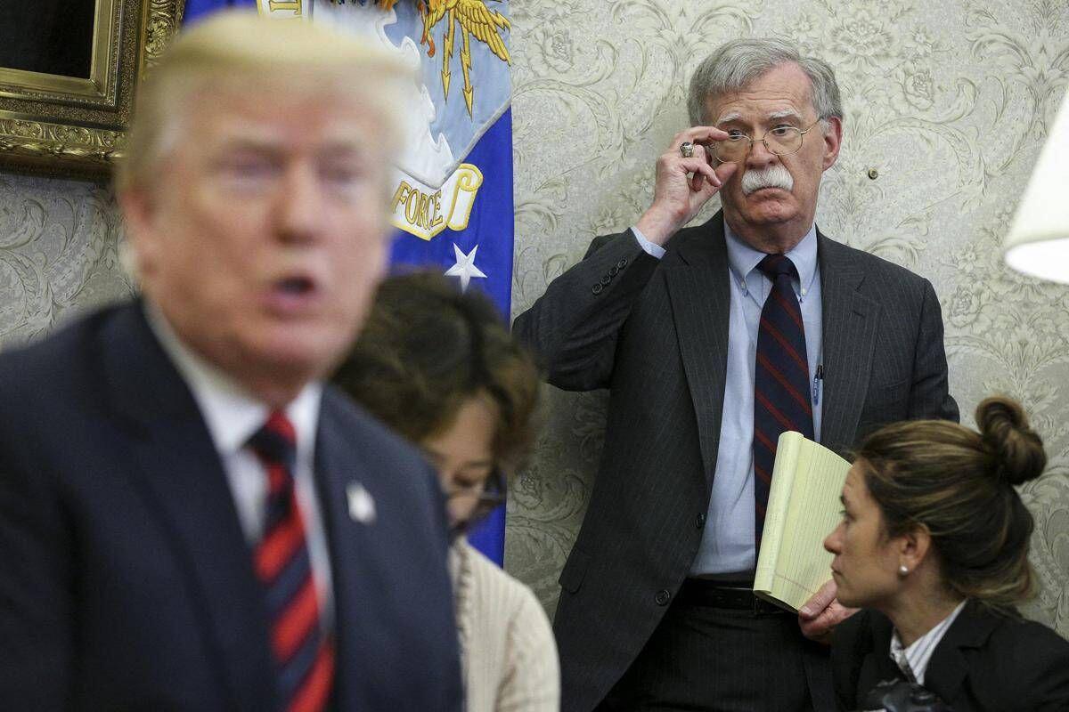 Cortei, l'ex consigliere di Trump Bolton: "Tattiche russe schema già visto, puntano a destabilizzare società" - 