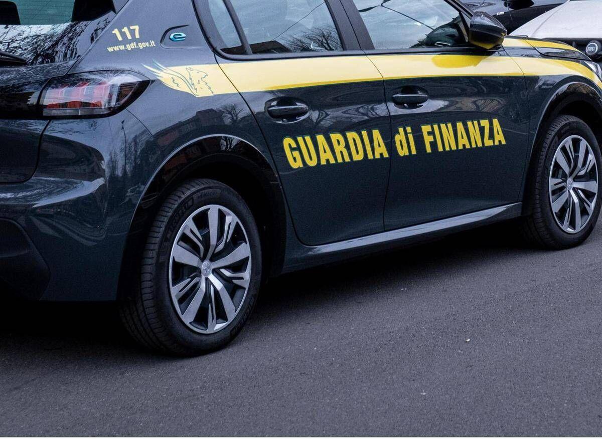 Debito colossale con il Fisco ma hanno Rolex e Ferrari, nei guai un ristoratore e il fratello - 