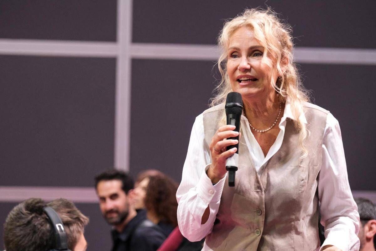 Licia Colò a Verissimo, insultata per l'età: "Mi dicono di andare in pensione. Ho 64 anni e sono felice" - 