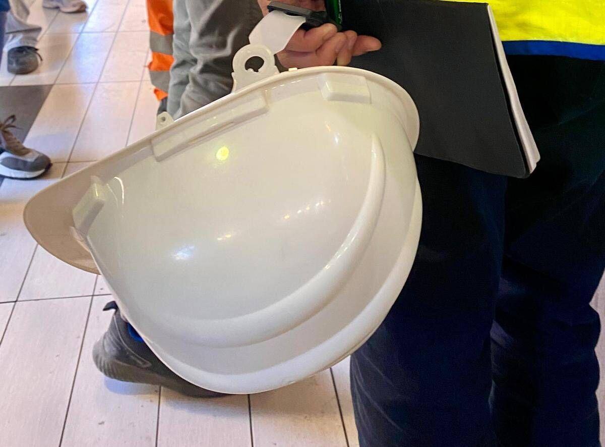 Pistoia, cade dal tetto di un capannone: operaio muore a 43 anni - 
