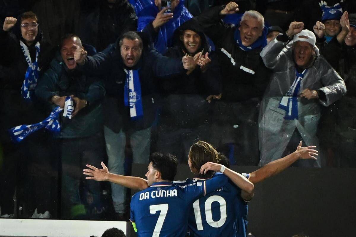 Nico Paz incanta, il Como vola: doppietta e assist, serata da fenomeno contro lo United in Champions - 