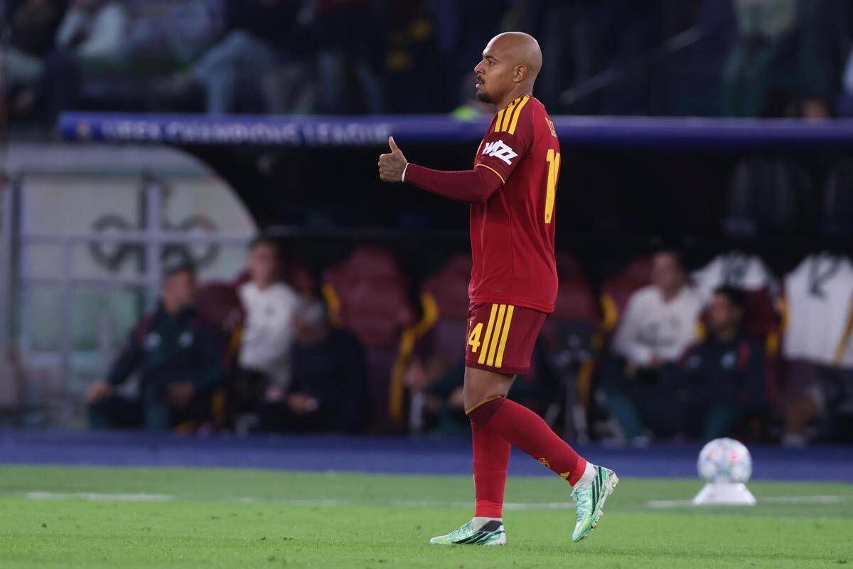 Malen non perdona: il Var conferma la doppietta, Roma sul 3-1 - 
