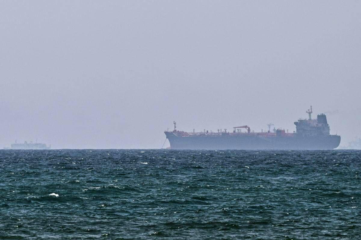 Iran, Pasdaran: "Petroliera con 2 milioni di barili greggio urta mina a Hormuz, nave in fiamme" - 