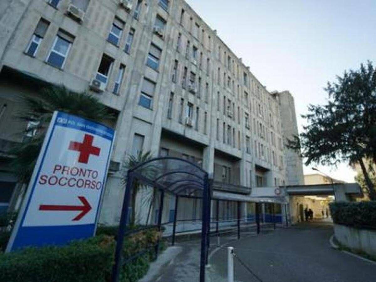 Cede un balcone a Napoli, quattro feriti: due sono ricoverati in codice rosso - 