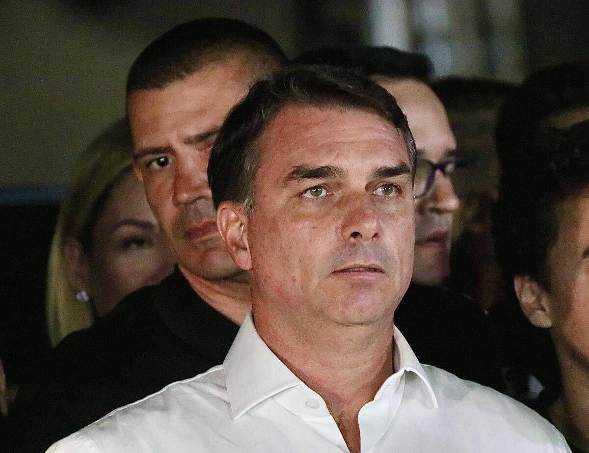Brasile, Bolsonaro in fuga negli Usa? "Aereo in volo, il senatore è sparito" - 