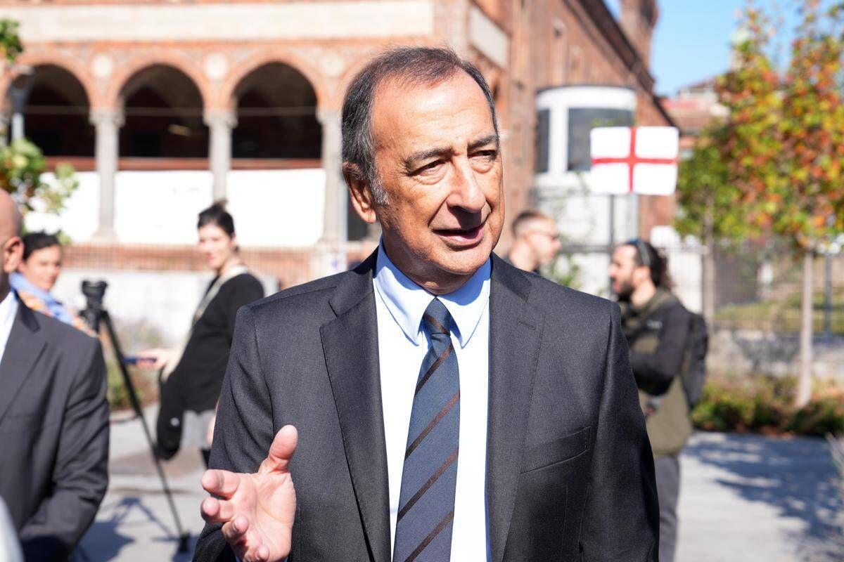 Milano, Sala: "Preoccupazione altissima, poche forze dell'ordine in piazza: può essere solo l'inizio" - 