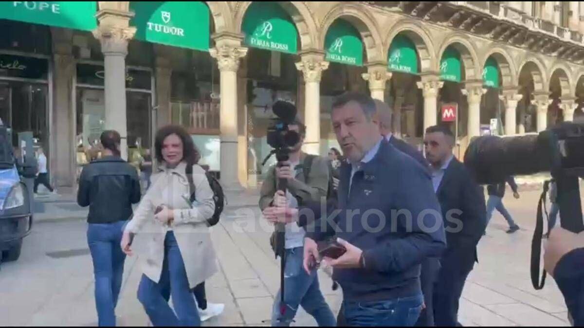 Guerriglia Milano, Salvini in Duomo per ringraziare forze dell'ordine - Video - 