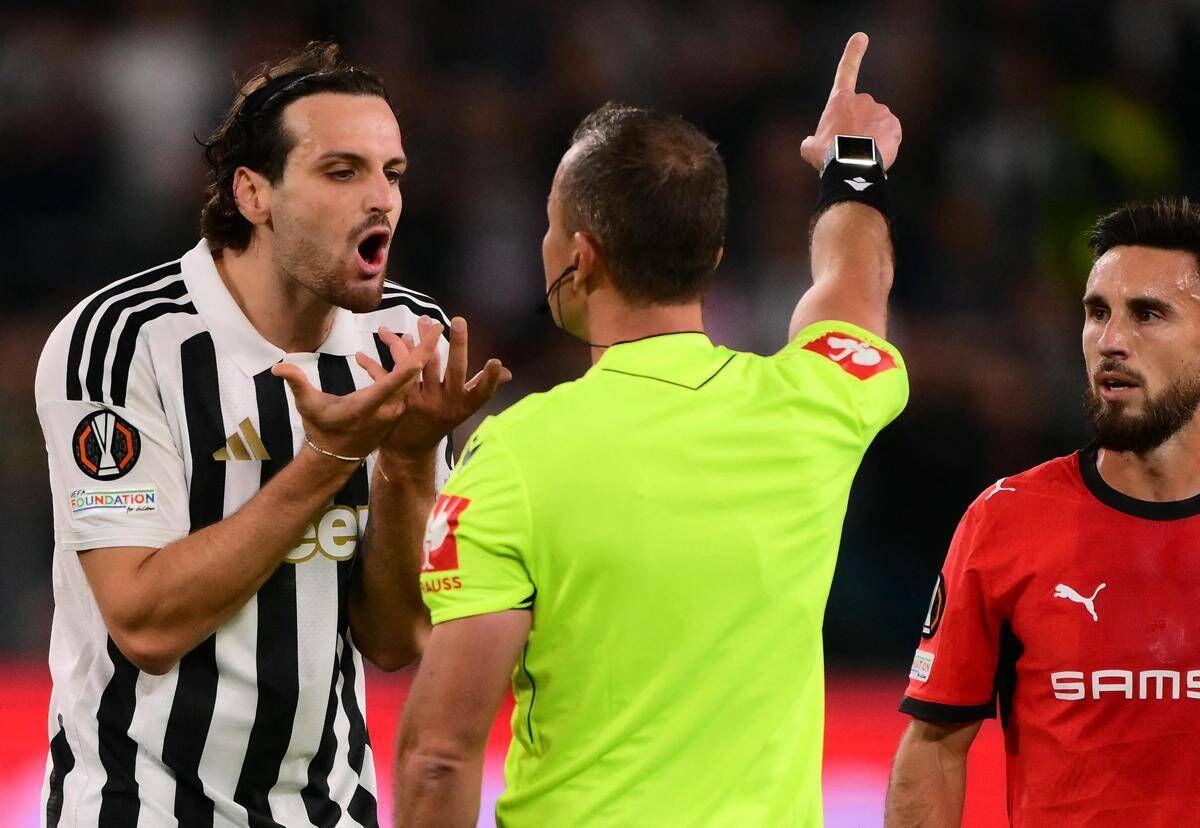 Juventus-Rennes, Gatti colpisce Samba prima del rinvio: arriva il giallo ma il difensore rischia grosso - 