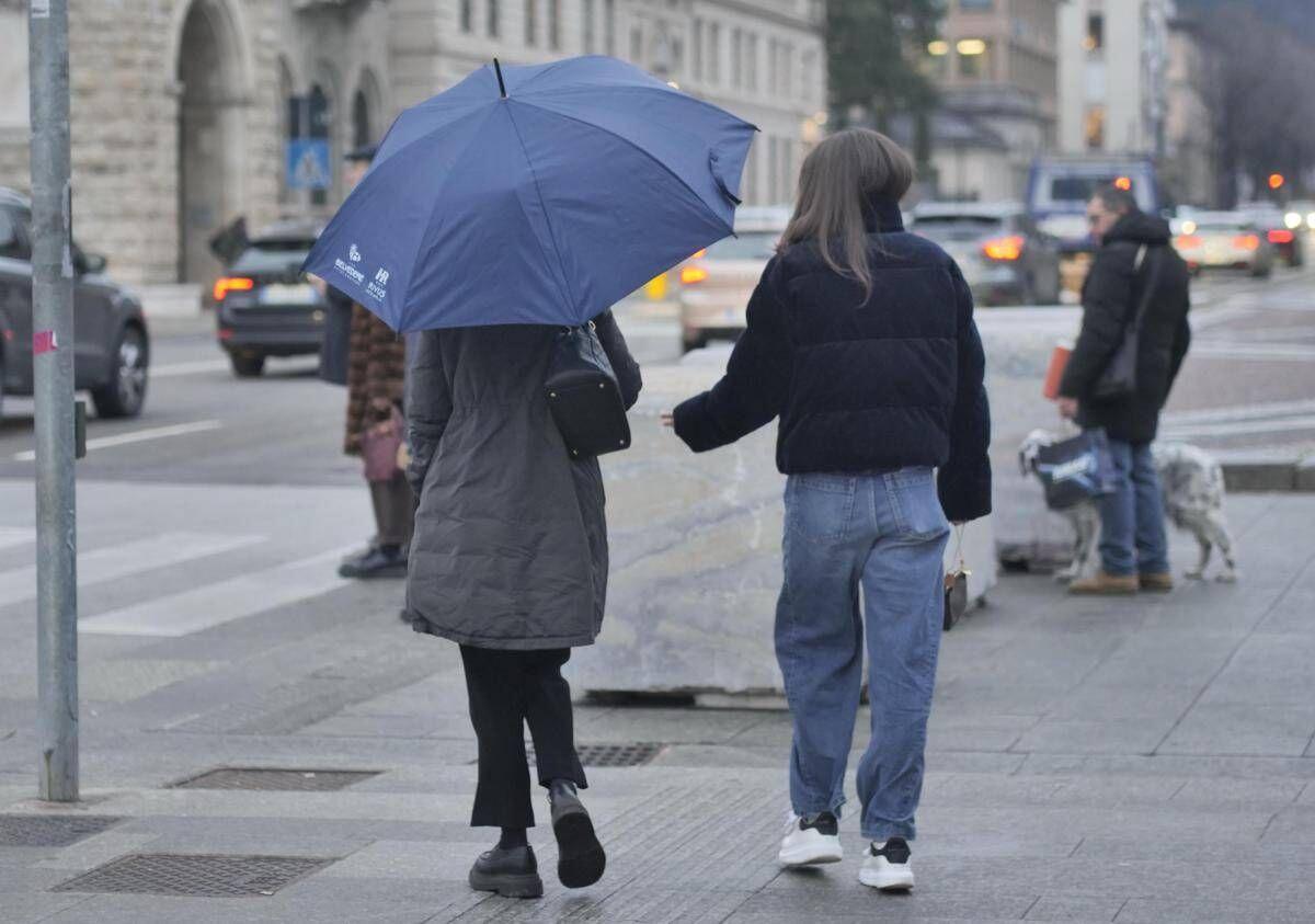 Meteo, Italia nella morsa del maltempo: pioggia e calo termico fino al weekend, le previsioni - 