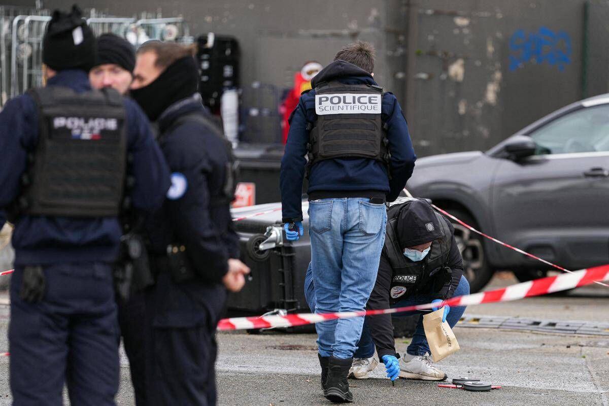 Francia, sparatoria nelle Yvelines: un morto e quattro feriti, indagini per terrorismo - 