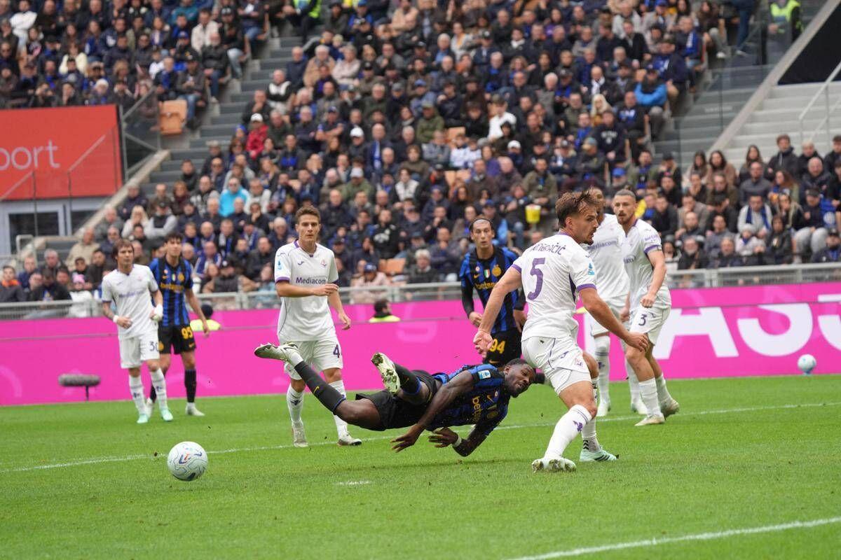Inter-Fiorentina, Thuram atterrato in area di rigore, Mariani non concede il penalty. Cosa è successo - 