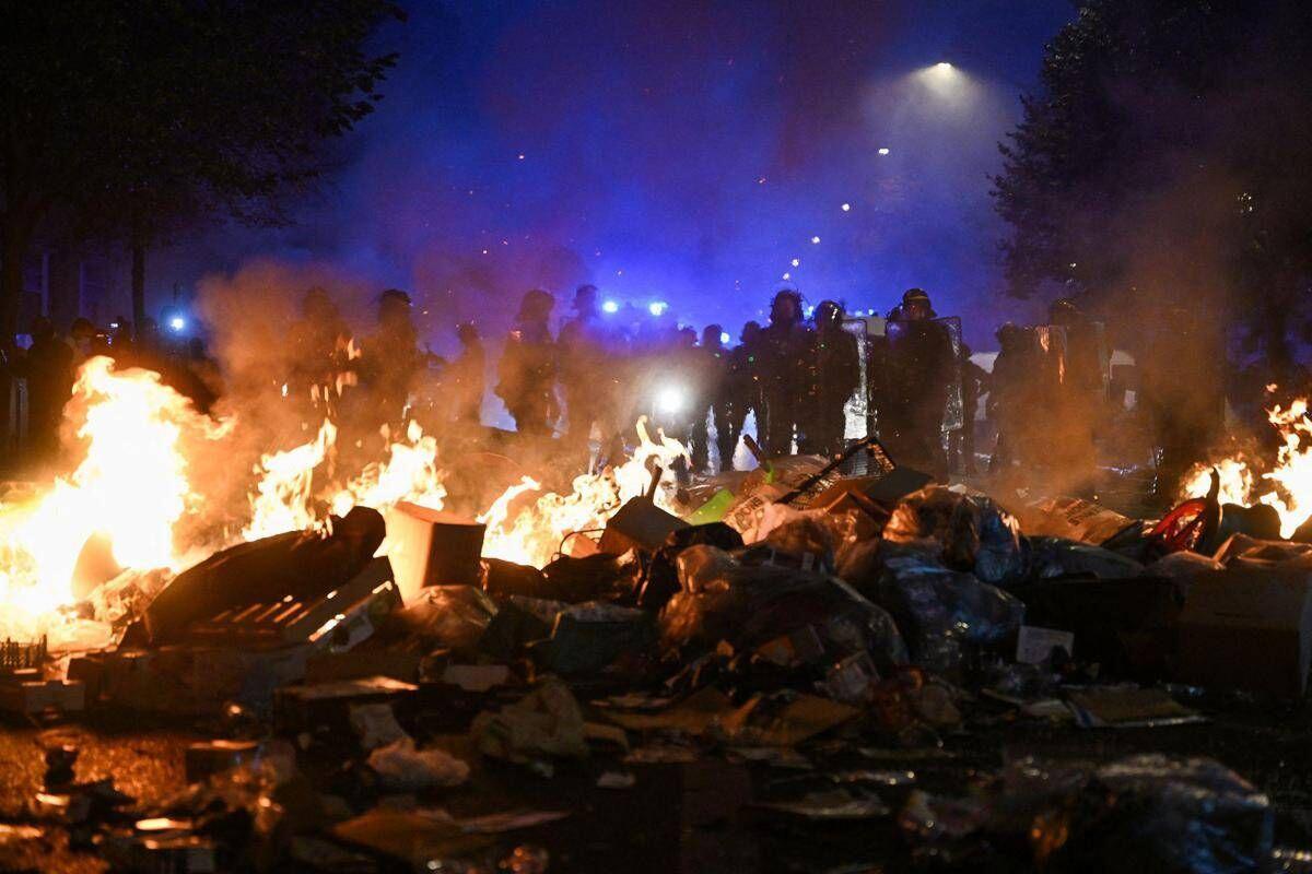 Francia, iniziano coprifuochi 'parziali' e 'localizzati': le misure per contrastare le violenze - 