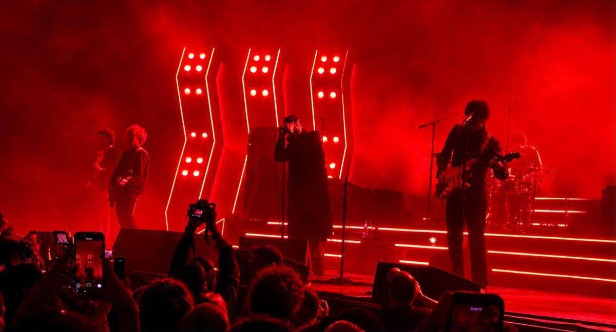 The Strokes, a Bologna anche 'Bella ciao' per una band che non vuole piacere a tutti i costi - 