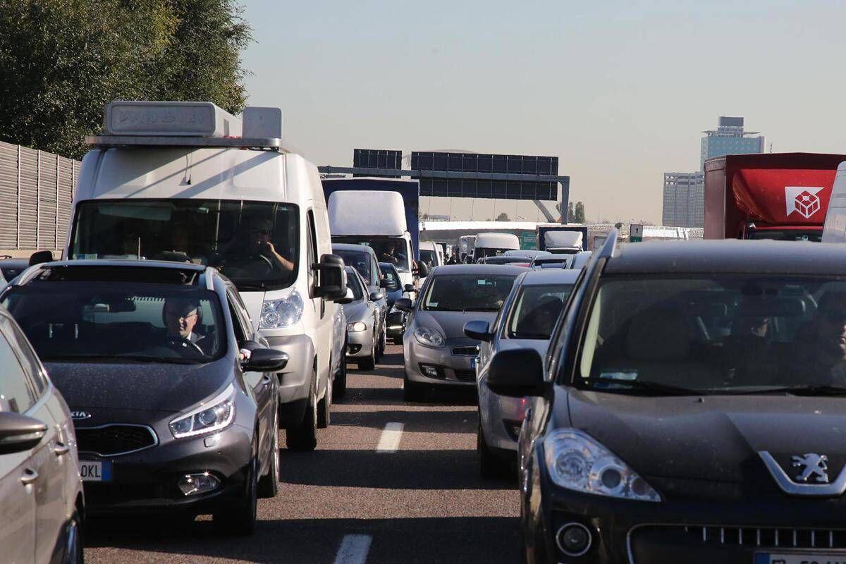 Incidente sulla Pontina, 3 feriti: traffico in tilt in direzione Roma - 