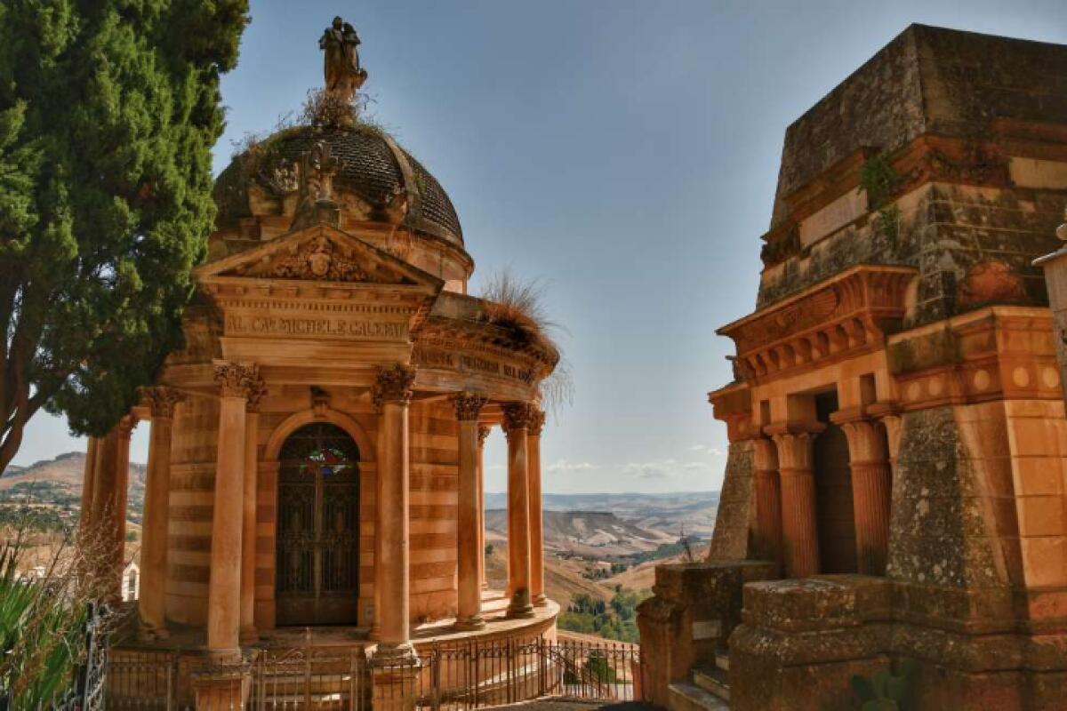 Caltanissetta: orari del Cimitero “Angeli” e navetta per la Commemorazione (28 ott–2 nov)