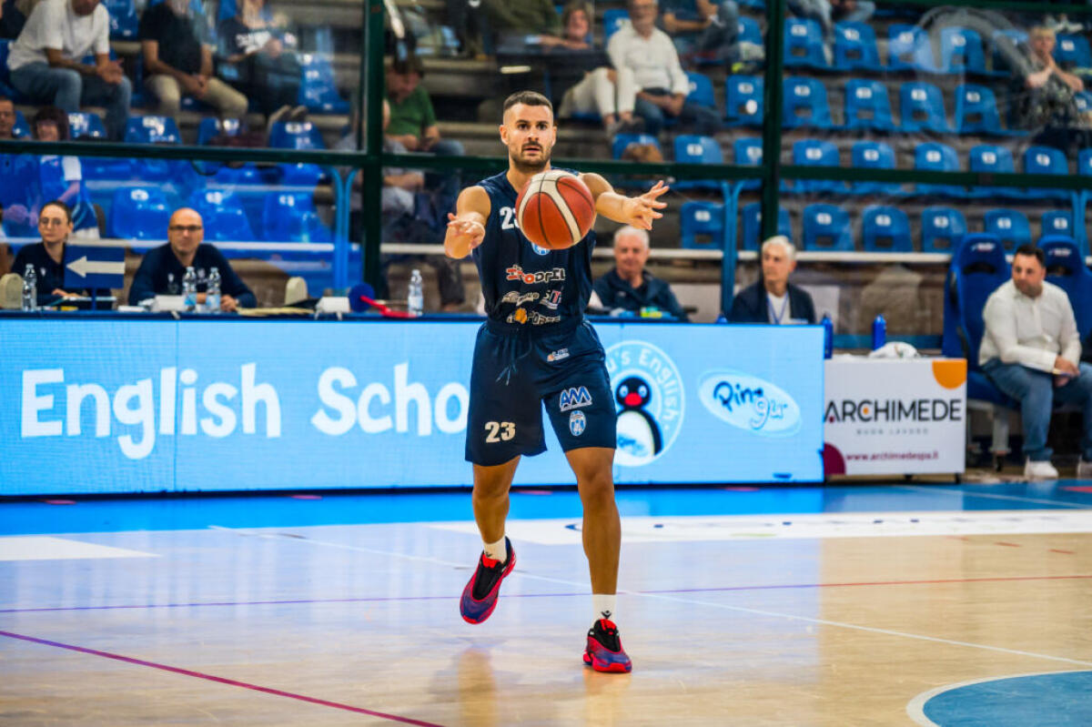 Cuore, carattere e appartenenza: l’Infodrive Capo d’Orlando cede 76-70 a Ferrara dopo una rimonta sfiorata - 