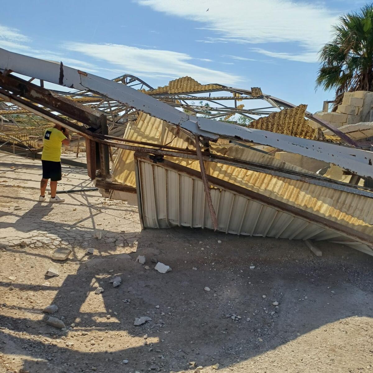 Tromba d'aria devastante a Marsala e Petrosino: 300 studenti evacuati e danni diffusi sulla SS115 - 