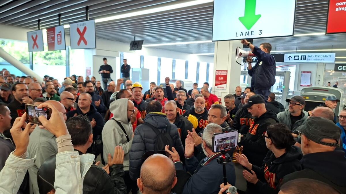 Ex Ilva: lavoratori occupano l’aeroporto di Genova, possibile notte nello scalo - 