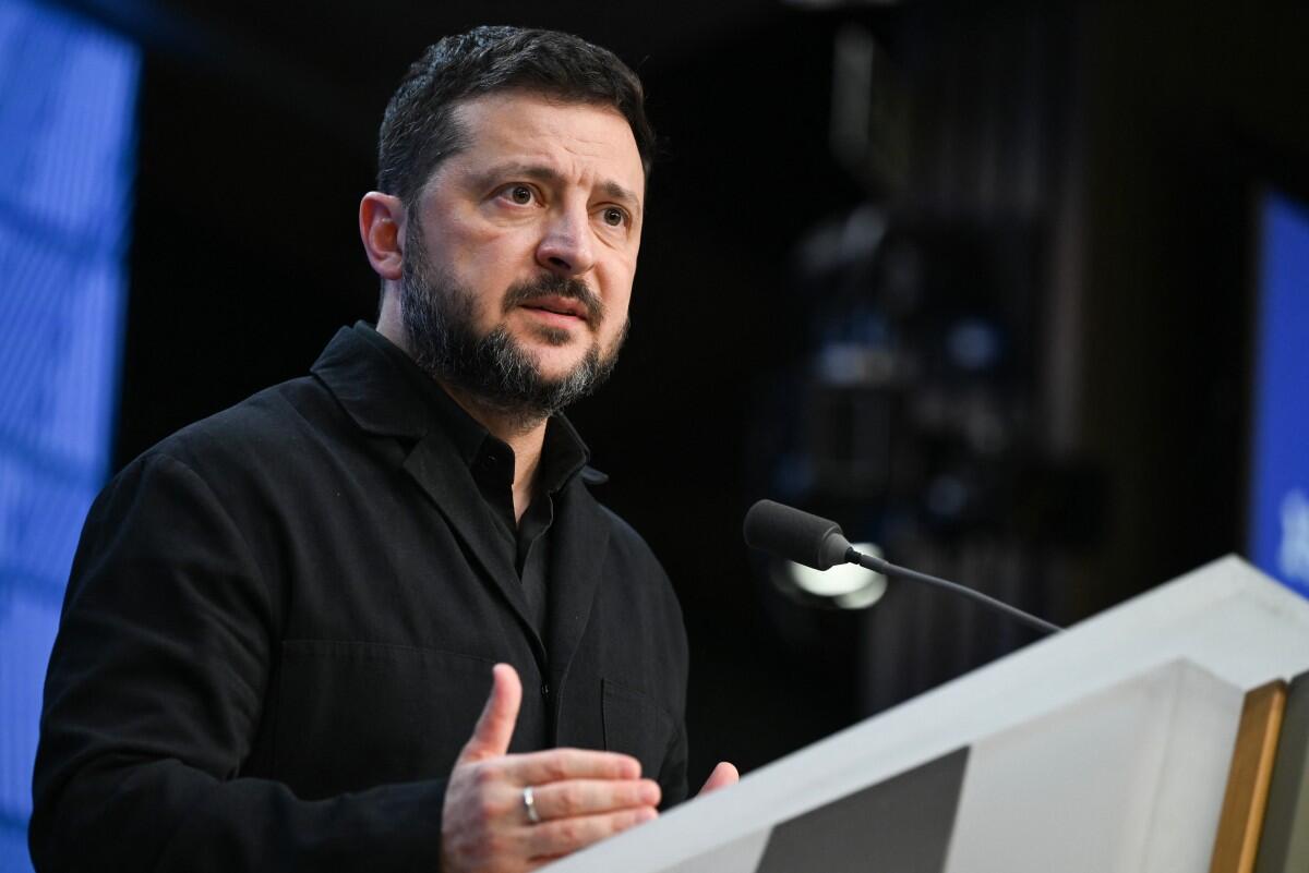 Zelensky avverte: l'Italia nel mirino della «guerra ibrida» russa; critiche ai tagli Usa su intelligence e Starlink - 