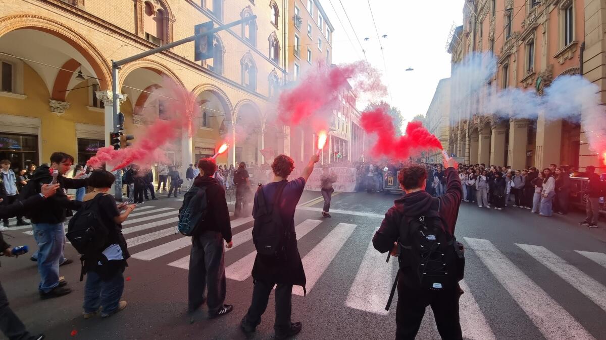 «Movimento 17 ottobre» annuncia mobilitazioni settimanali ogni sabato in otto città - 