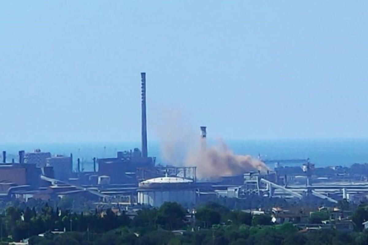 Ex Ilva: altri 48 ore di sciopero, lavoratori accampati con tende sotto la Prefettura di Genova - 