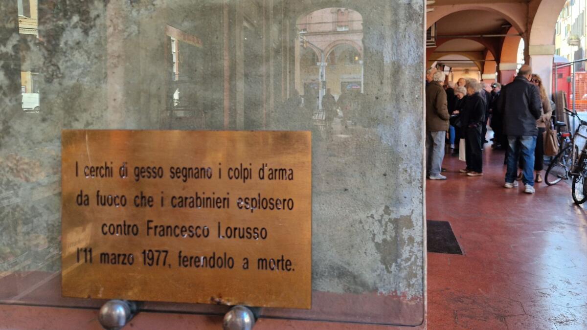 Bologna, appello di 96 cittadini: intitolare piazza Verdi a Francesco Lorusso nel 50º della sua morte - 