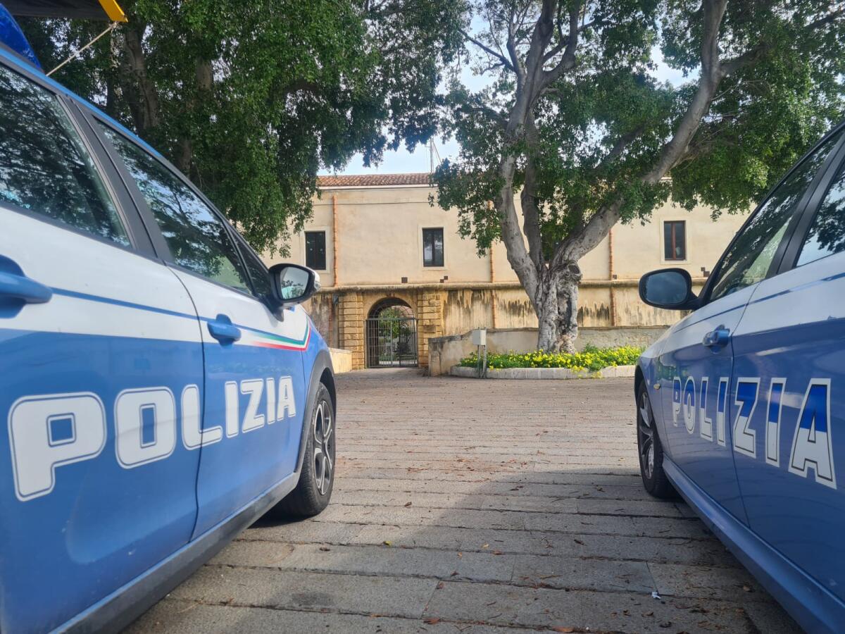 Augusta, controlli a tappeto della Polizia: 109 persone identificate, 4 g di marijuana sequestrati - 