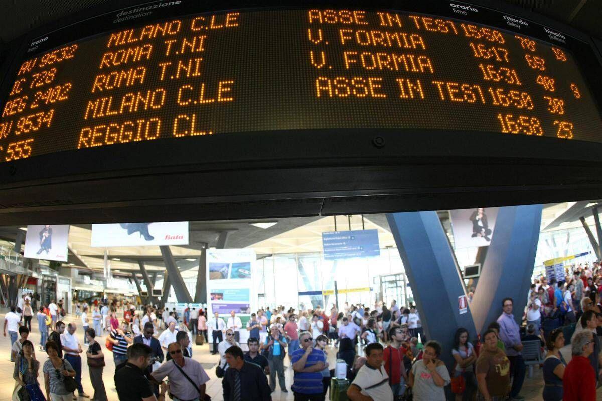 Disagi sull'Alta Velocità oggi, treni in ritardo fino a un'ora per inconveniente tecnico: cosa sappiamo - 