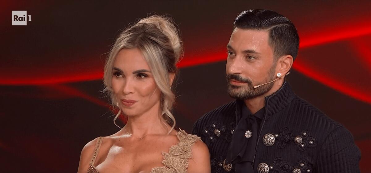 Scintille a Ballando, Bocchi balla e Mariotto sbadiglia. Interviene Pernice: "Non capisci niente di ballo" - 