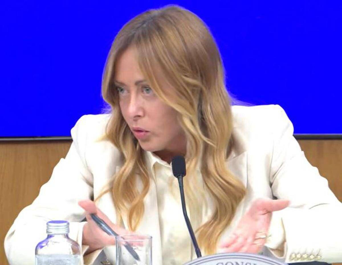 Scintille tra Meloni e giornalista su scontri ai cortei: "Credo nello Stato di diritto, difende la gente perbene" - 