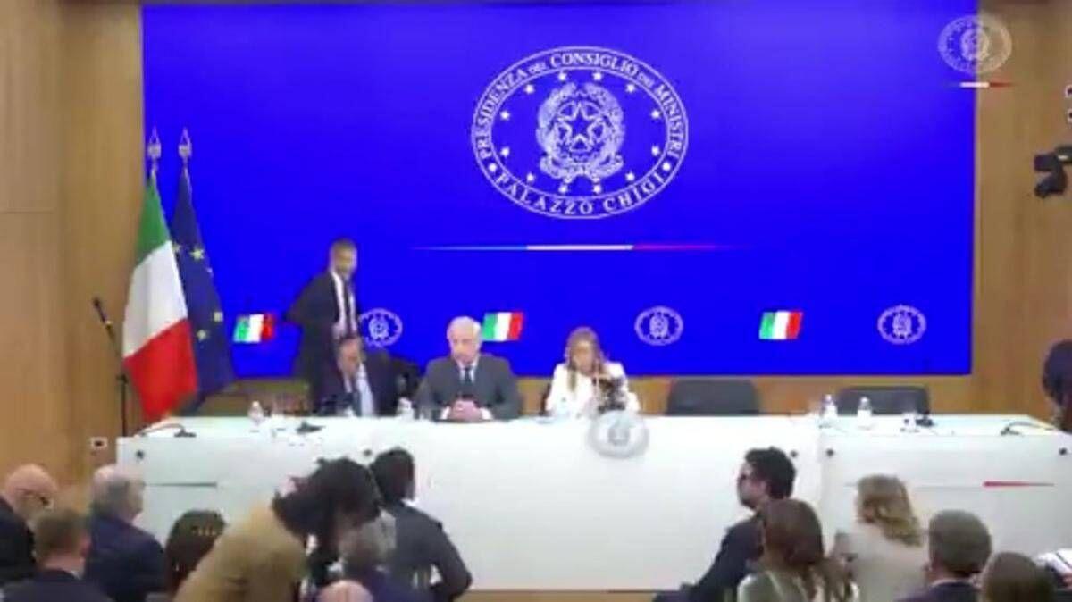 Meloni e lo scontro con la giornalista: "Credo nello Stato di diritto, lei?" - Video - 