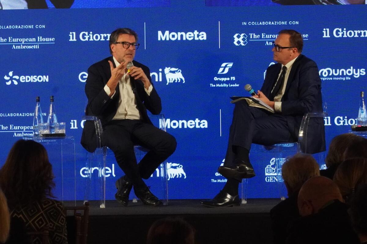 Giorgetti: nella Manovra una misura fiscale per i giovani e la flat tax per gli autonomi - 
