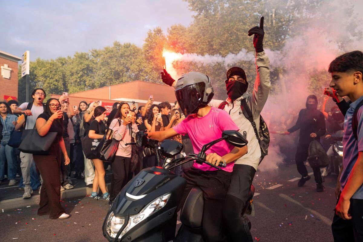 Studenti in rivolta in Francia, il sociologo: "A 7 mesi da elezioni atmosfera tempestosa, non si sa bene dove cadrà fulmine" - 