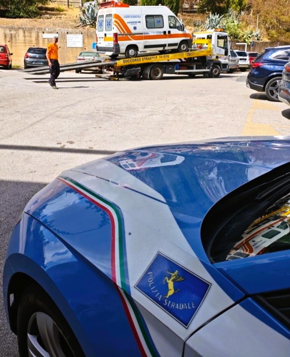 Caltanissetta, ambulanza fermata dalla Polizia Stradale: mezzi non idonei e fermo amministrativo - 
