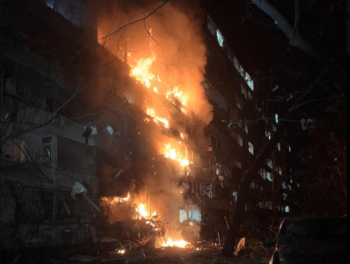 Guerra Russia-Ucraina, 180 droni verso Mosca: temporaneamente chiusi gli aeroporti. Blackout a Kiev dopo attacco - 