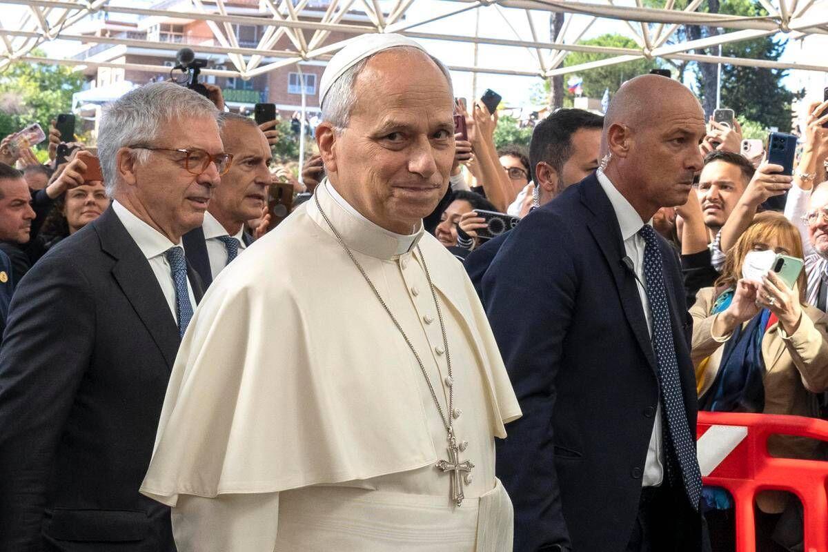 Papa Leone operato per un tumore maligno al polmone: l'intervento e la convalescenza, cosa sappiamo - 