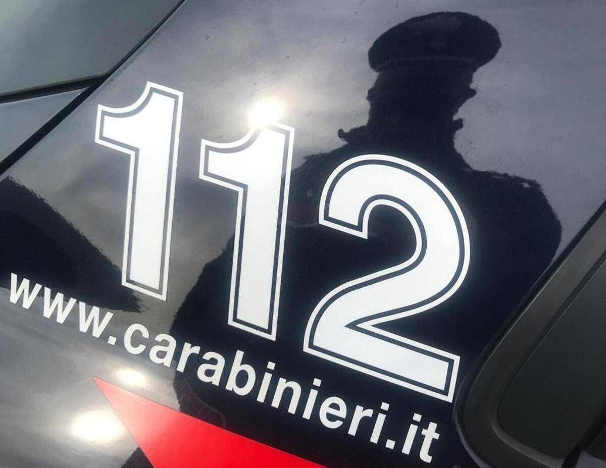 Civitavecchia, anziano non autosufficiente segregato in casa nel degrado con conto prosciugato: una 32enne ai domiciliari - 