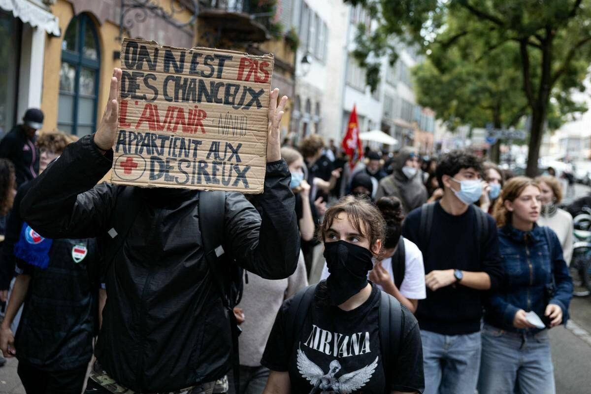 Francia, continua la protesta degli studenti: 600 arresti e 40 presidi feriti - 