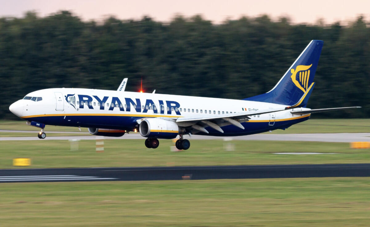 Rincari fino al 20% sui voli nel 2027: Ryanair attribuisce l’aumento al caro carburanti - 