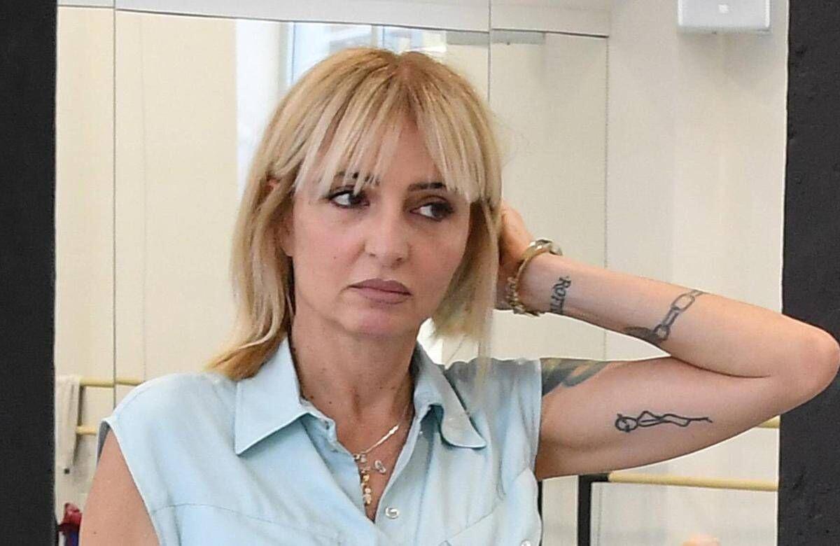Veronica Peparini, ex maestra di 'Amici' raggirata al telefono: "Lasciata con 4 euro sul conto" - 