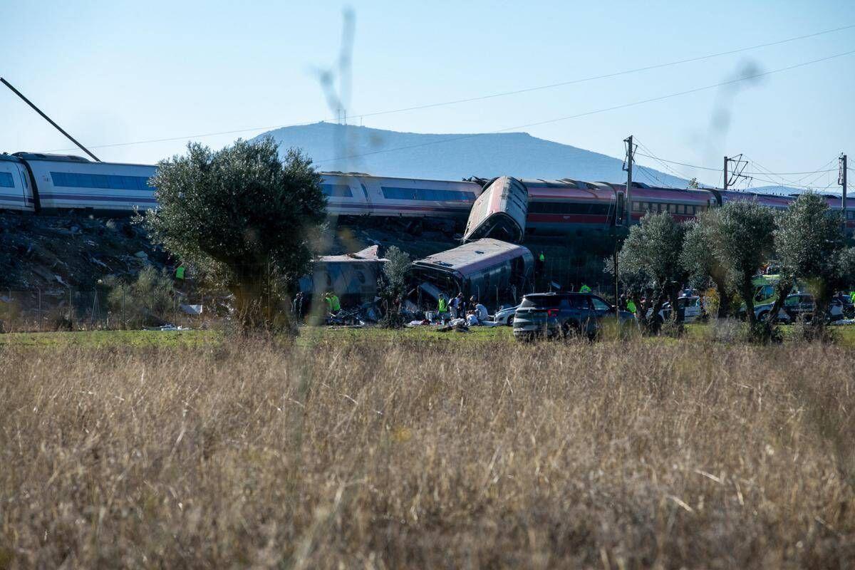 Scontro tra treni in Spagna, possibile errore umano: cosa si sa - 