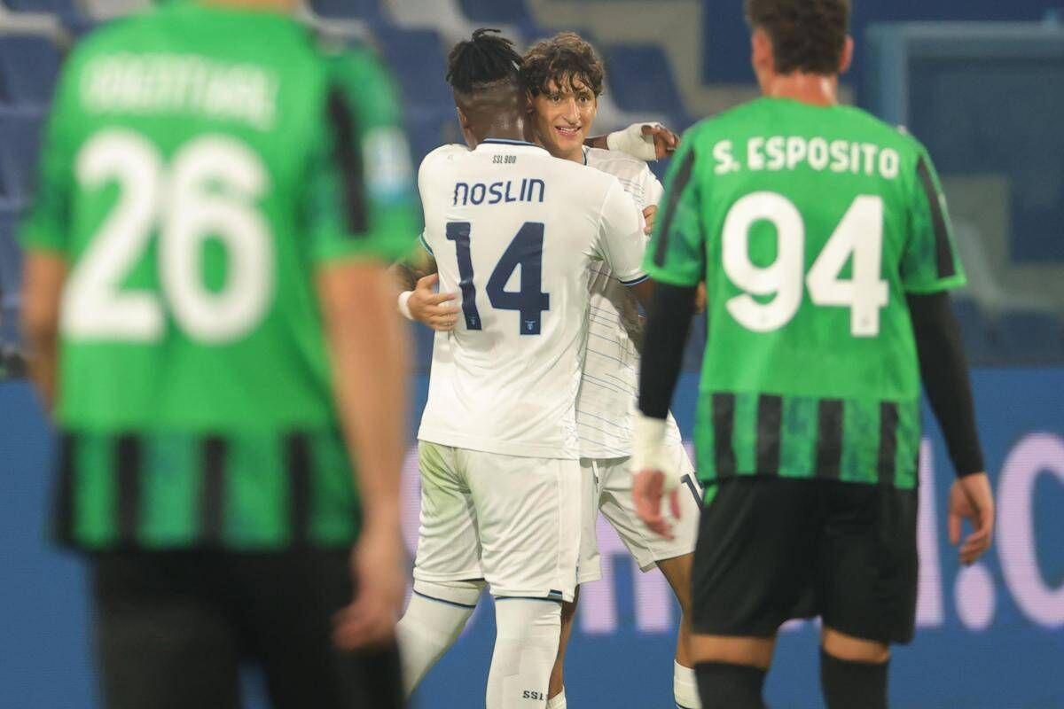Due gol convalidati dopo check del Var e un rosso: caos in Sassuolo-Lazio - 
