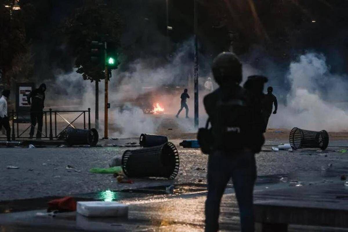 Milano, scontri e devastazioni: tre minori restano in carcere, 21 ai domiciliari o in comunità - 